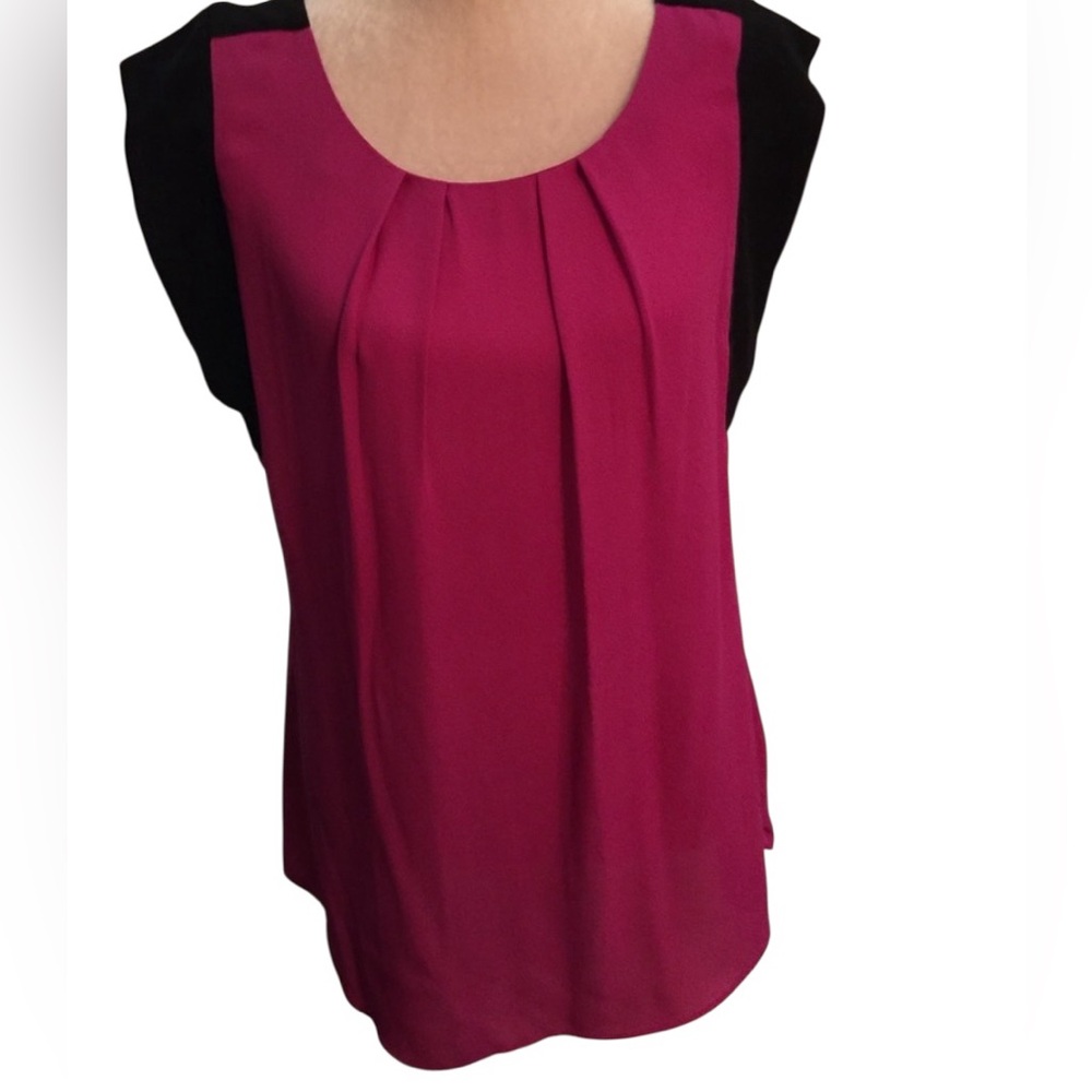 Pink/black top with cap sleeves, size M.